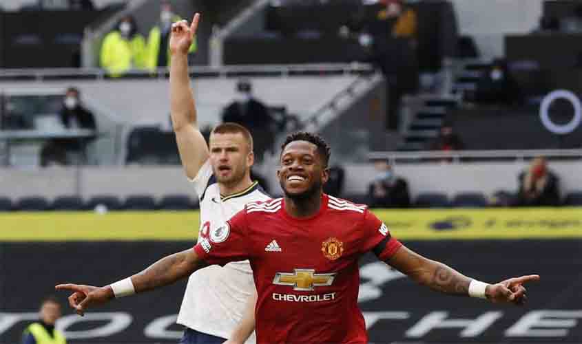 Inglês: Fred marca e ajuda Manchester United a superar Tottenham