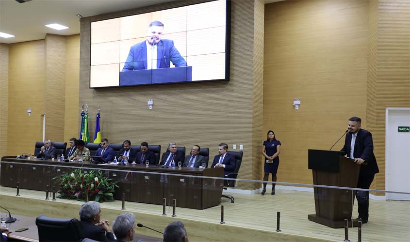 Márcio Nogueira prestigia sessão de entrega de títulos de cidadão do estado de Rondônia a membros do Judiciário