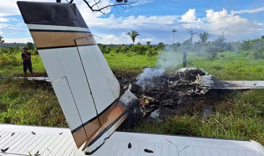 Avião interceptado sobrevoando Rondônia realiza pouso forçado em MT e é incendiado