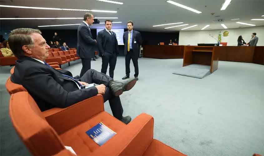 Moraes dá cinco dias para Bolsonaro e réus apresentarem defesa prévia