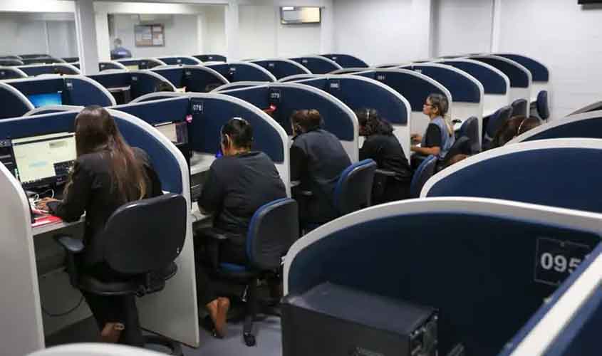 Empresa de call center é condenada por punir e ameaçar operadora por apresentar atestados