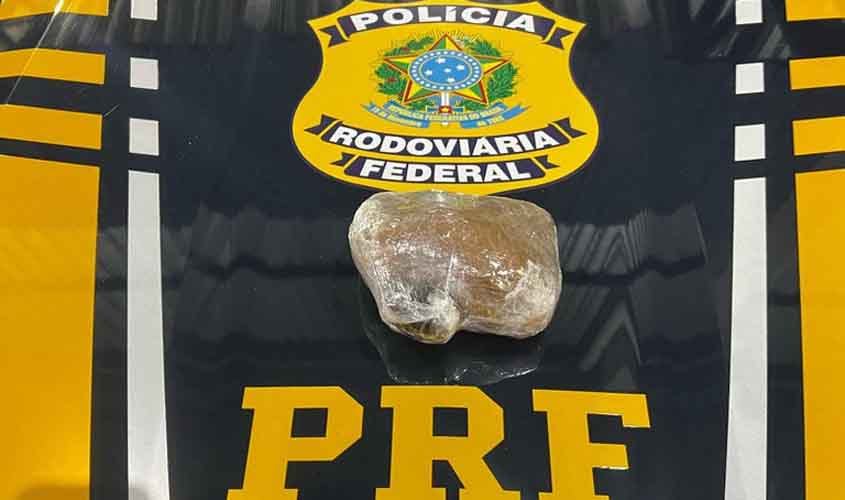 PRF apreende cocaína em ônibus intermunicipal em Pimenta Bueno