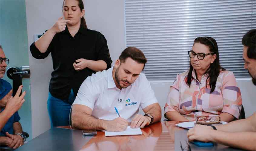 Prefeitura antecipa envio de projeto e garante novo piso do magistério