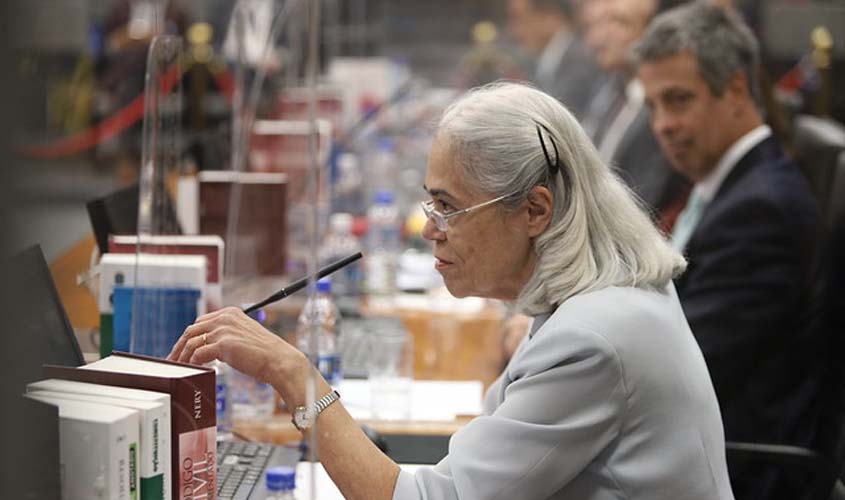 Juíza eleitoral do Paraná responderá no CNJ por postagens em redes sociais