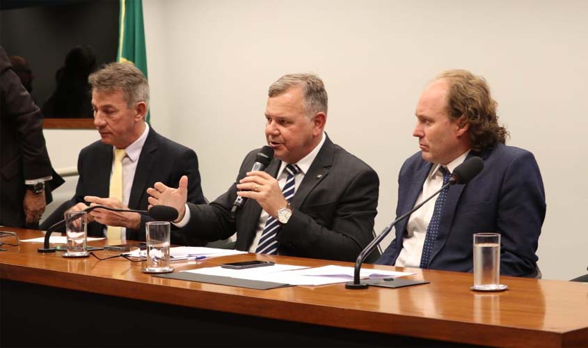 Mosquini reúne em Brasília bancada federal de oito estados para tratar sobre ações do IBAMA