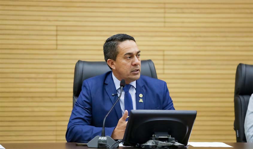 Eyder Brasil propõe valorização de agentes de segurança fora do serviço