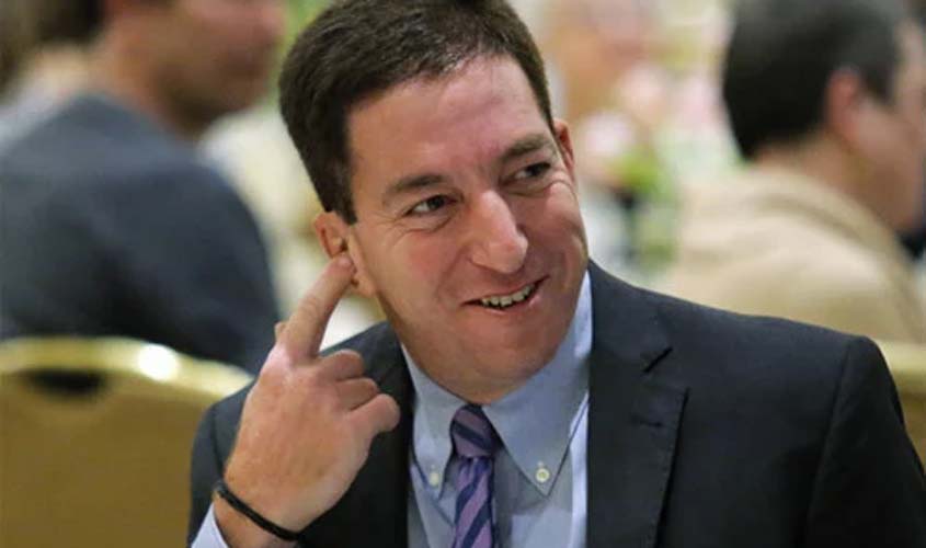 Assustado, governo Bolsonaro quer censurar Greenwald 