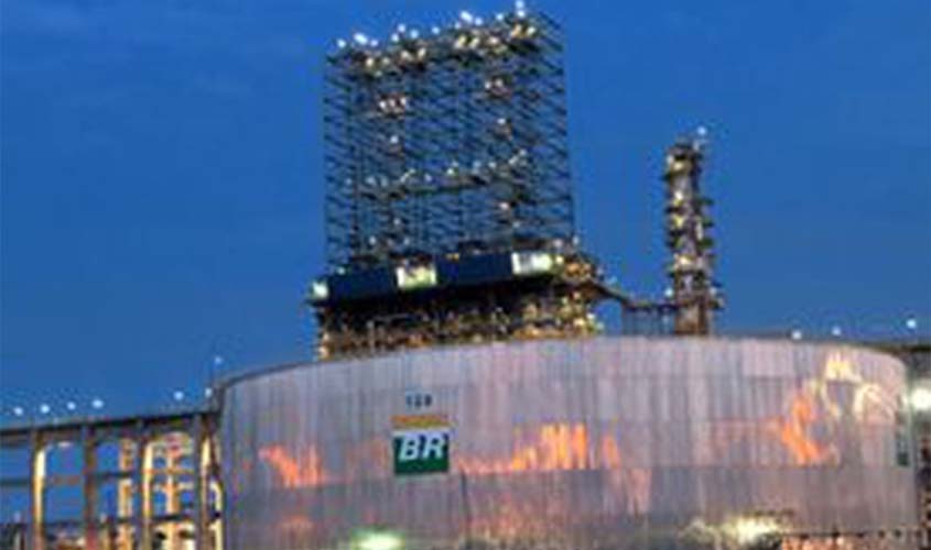 Bolsonaro anuncia redução no preço da gasolina nas refinarias