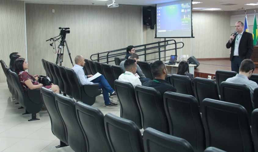 Oito novos servidores tomam posse no Judiciário