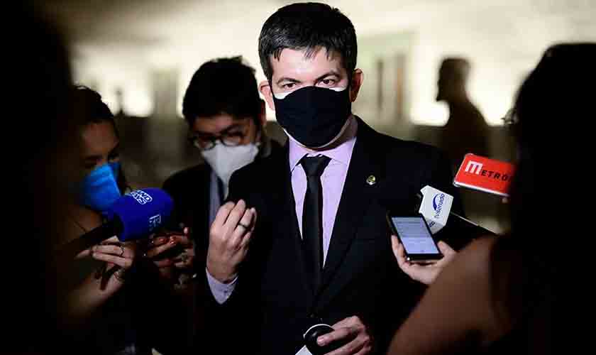 Senadores repudiam ideia de Bolsonaro de desobrigar máscaras para vacinados  