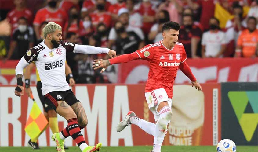 Com novo técnico, Flamengo encara o embalado Inter em Porto Alegre