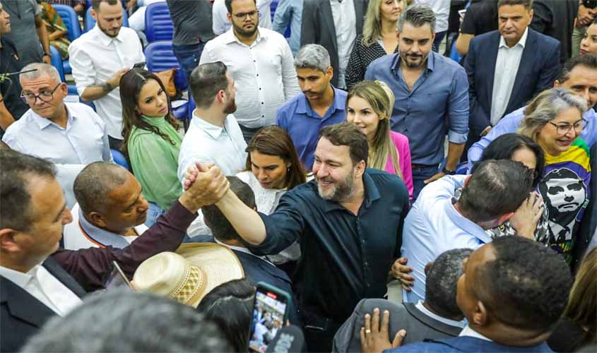 Alex Redano comemora sucesso do encontro do Republicanos, com presença da ex-ministra Damares Alves