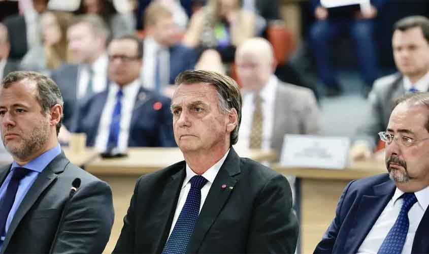 Fascista não enfrenta. Encena