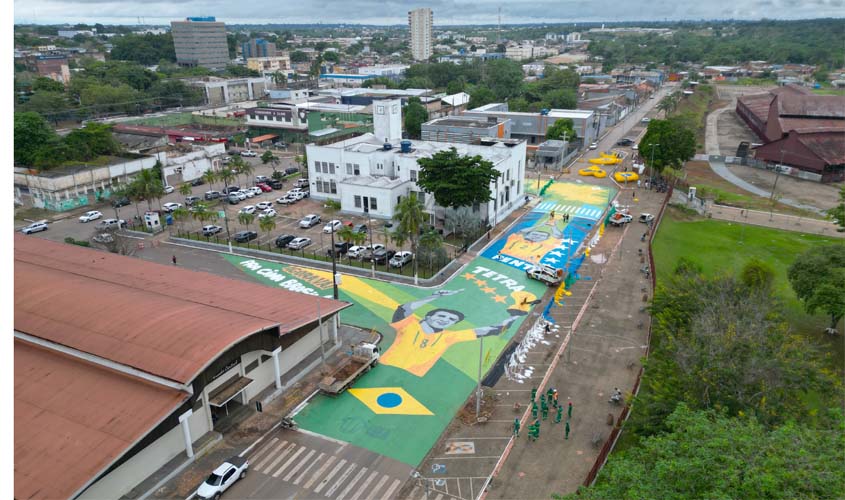 Centro histórico vira palco de celebração e torcida