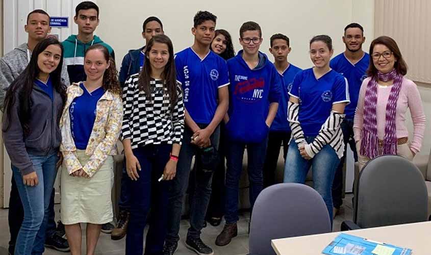 Cidadania nas Escolas leva estudantes do interior e da capital às unidades do Judiciário