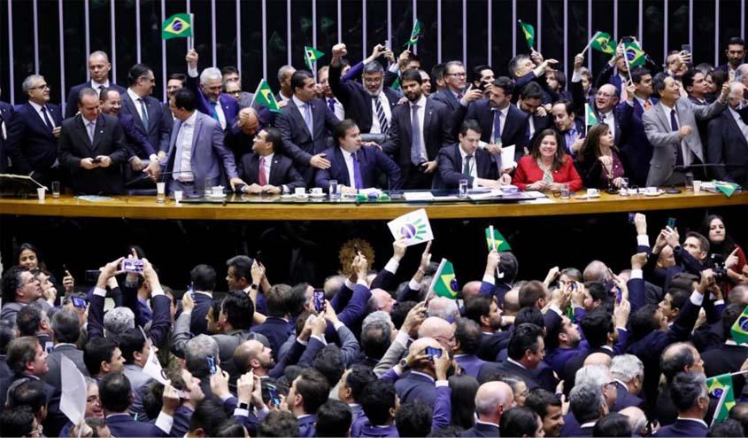 Com 379 votos favoráveis, Câmara aprova texto-base da reforma da Previdência