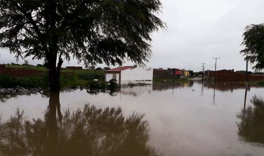 Chuvas causam rompimento parcial de barragem na Bahia