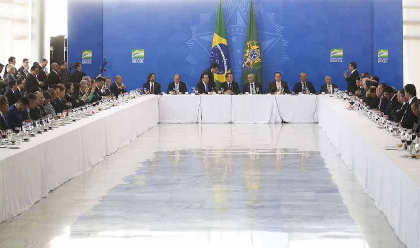 Bolsonaro recebe bancada da Frente Parlamentar Evangélica