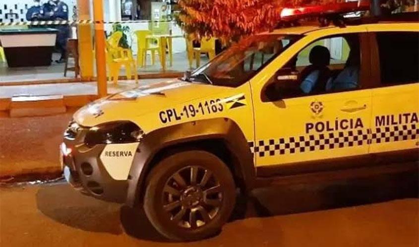Homem morre ao ser esfaqueado quando passeava com cachorro e namorada na Vila Operária em Vilhena
