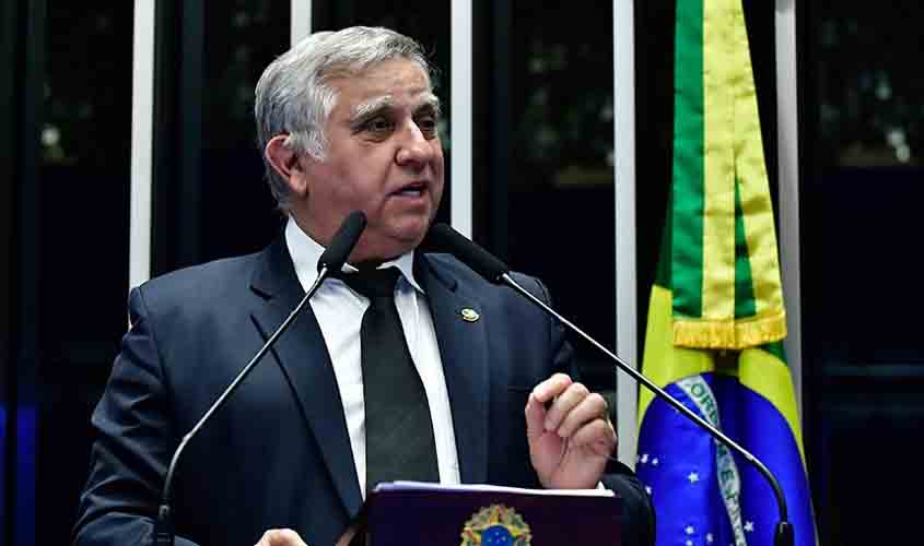 Izalci critica STF por revogar prisão de jovem preso com maconha