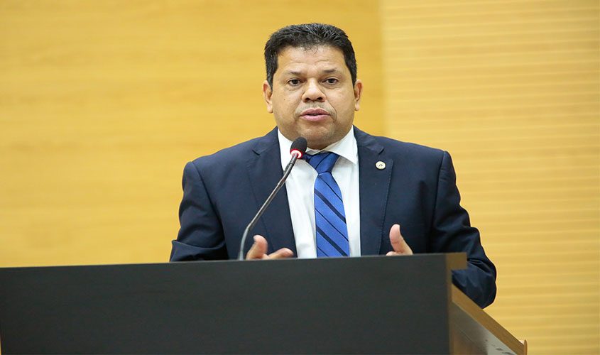 Deputado Jair Montes pede ajuda para as pessoas que trabalham com transporte escolar