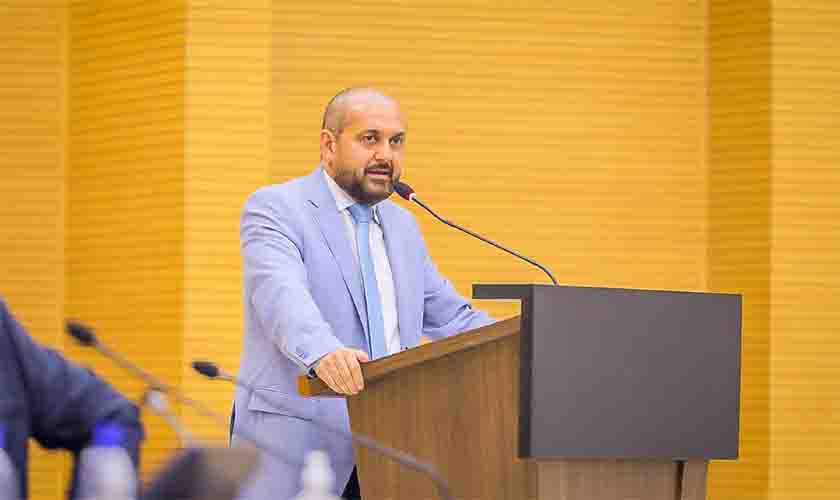 Deputado Laerte Gomes cobra adequação para continuidade de obras de saneamento em Ji-Paraná