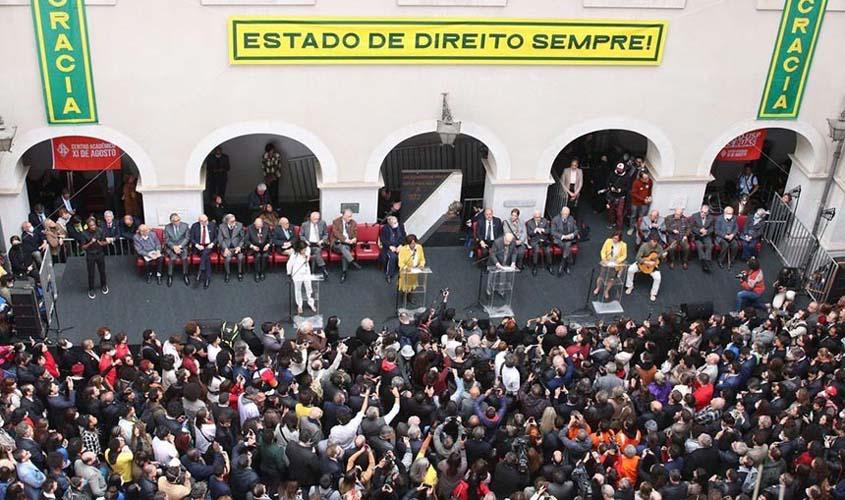 Senadores declaram apoio a movimentos pela democracia  