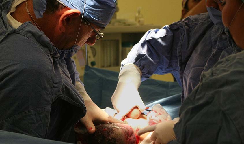 Proposta pune violência obstétrica com até dois anos de detenção  