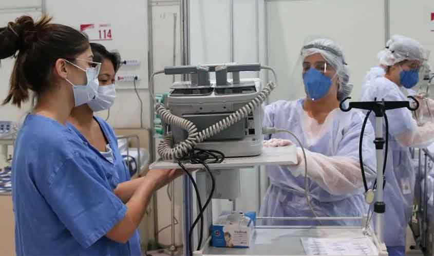 O relógio dos privilégios: uma análise sobre racismo e gênero na enfermagem brasileira