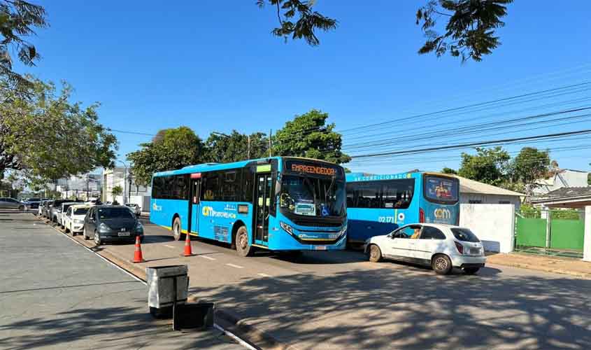 Prefeitura disponibiliza transporte gratuito durante o Feirão do Emprego no Ginásio Cláudio Coutinho
