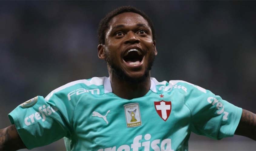 Palmeiras goleia Fluminense e segue em terceiro no Brasileirão