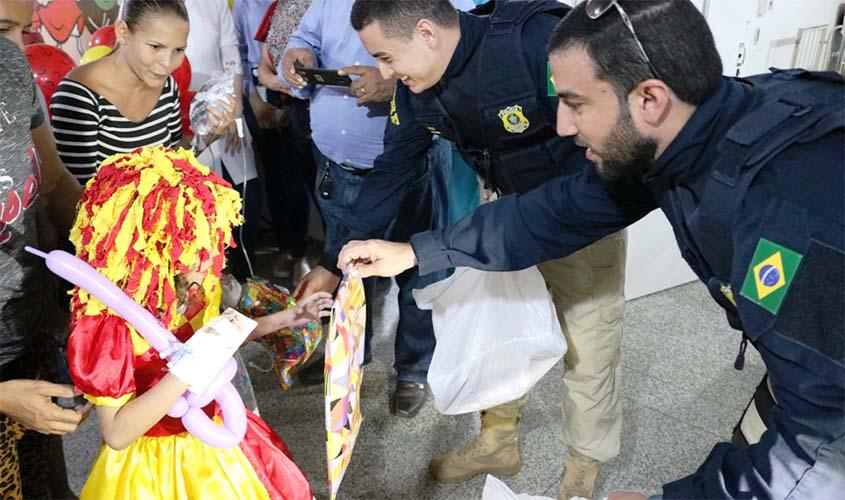 PRF participa de evento em hospital infantil