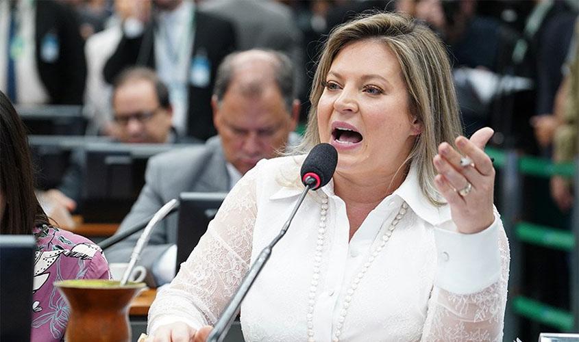 CPI das Fake News vai ouvir a deputada Joice Hasselmann