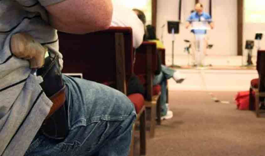 Policial da reserva é detido, após invadir igreja evangélica e apontar arma para pastor-militar