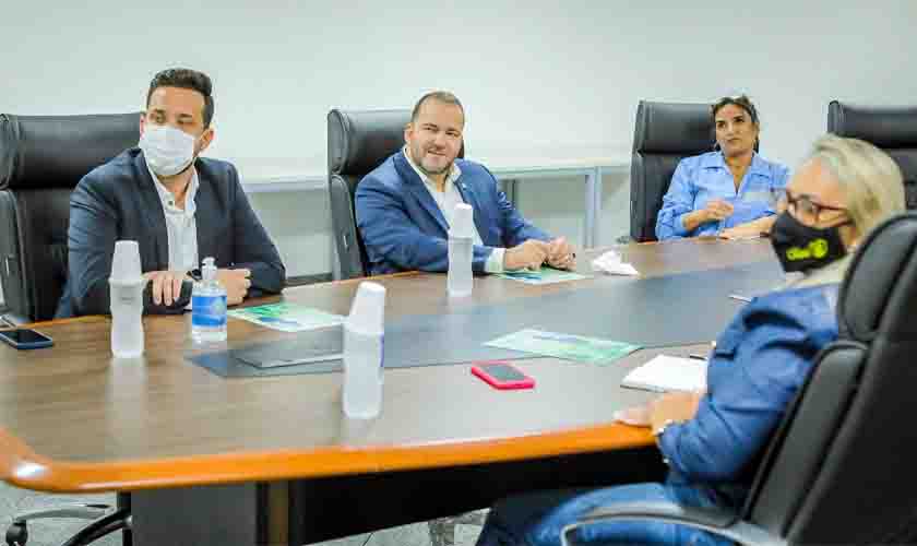 Presidente Alex Redano trata com vereadora sobre ações em prol de animais em situação de abandono