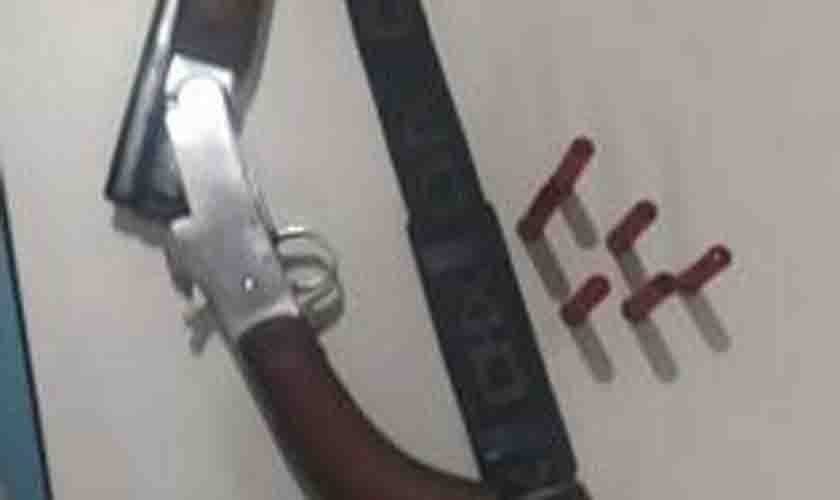 PM apreende arma de fogo e conduz indivíduo