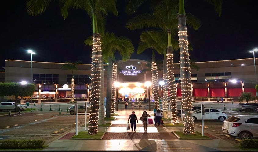 Papai Noel chega durante o feriado de terça-feira (15) no Porto Velho Shopping