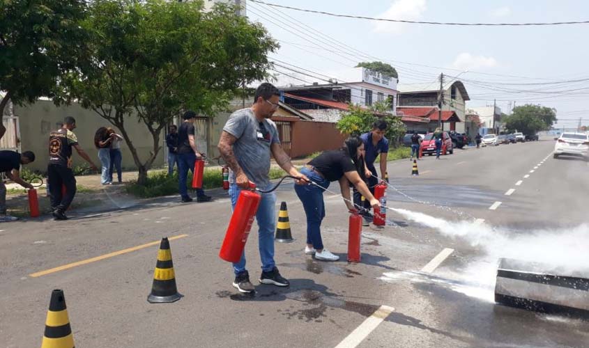 Profissionais do Hospital de Base e de Retaguarda participam de treinamento de combate a incêndios