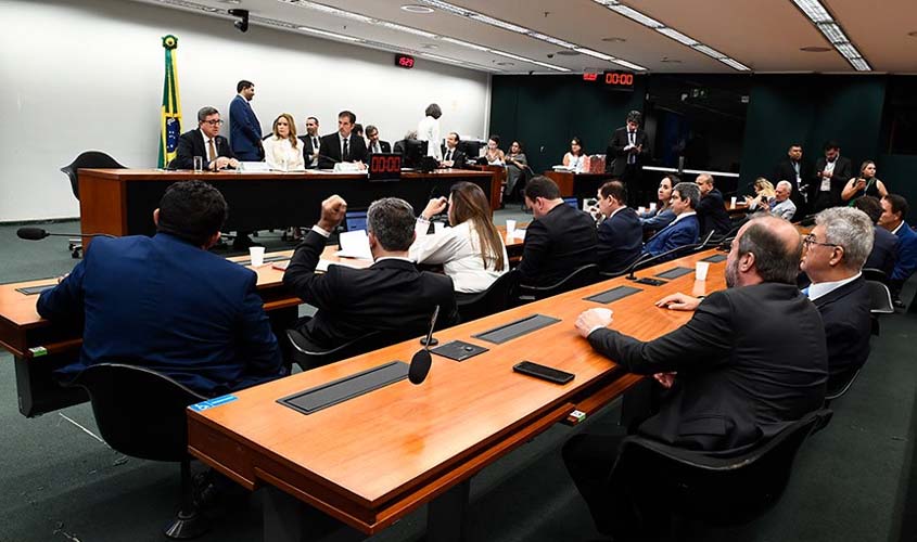 Parlamentares destinam R$ 4 bilhões em emendas de bancada para Fundo Eleitoral  