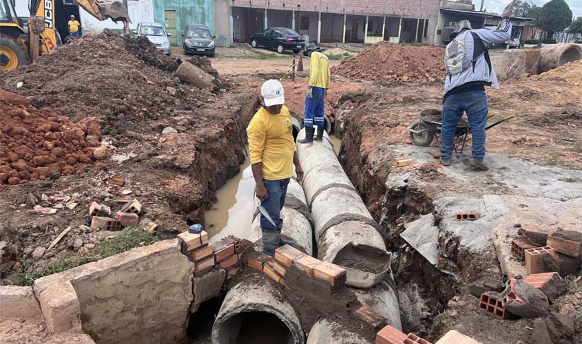 Prefeitura substitui manilhas na avenida Rio de Janeiro