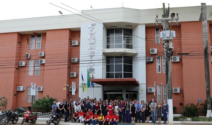 Servidores do Fórum Cível se despedem do prédio Des. César Montenegro