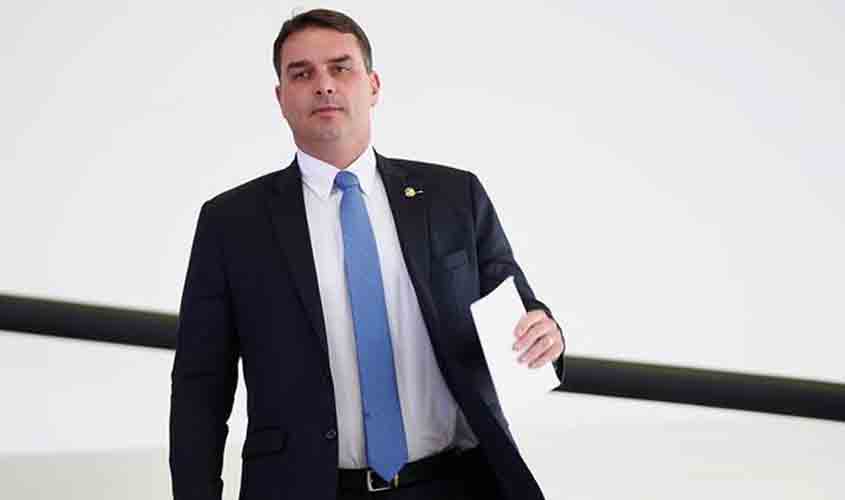 Auditores fiscais apontam: ajuda da Abin a Flávio Bolsonaro é um escândalo