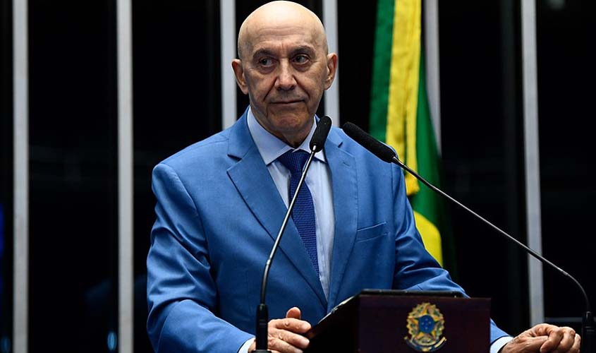 Confúcio Moura alerta para importância da vacinação contra covid-19