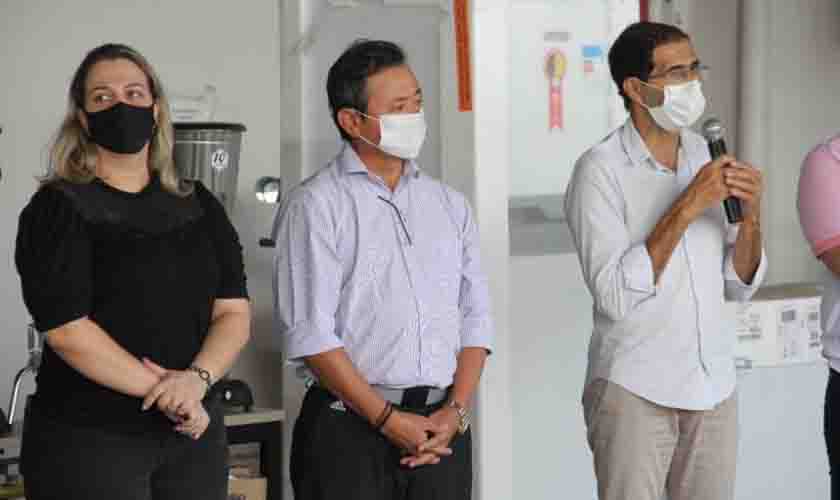 Semed recebe bens permanentes para as escolas e Semfaz recebe nova frota de veículos