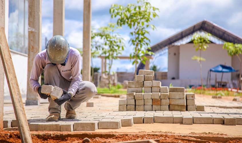 Obras de construção da praça pública do Savana Park estão em fase acabamento