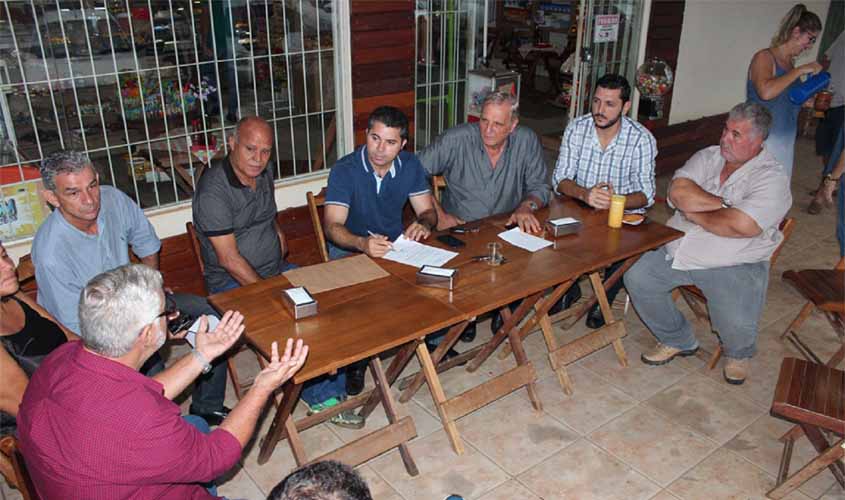 Adelino Follador discute transporte escolar para alunos do Ifro de Ariquemes