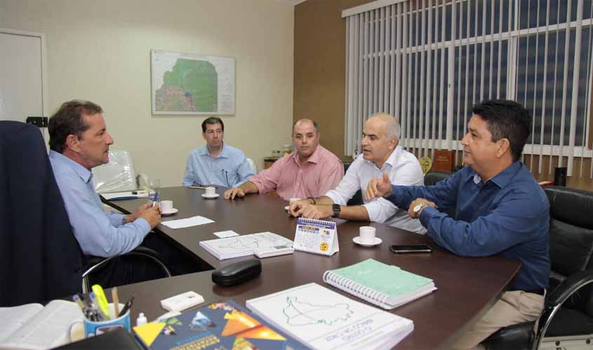 Prefeito Hildon Chaves recebe visita de presidente e diretores da Energisa/RO