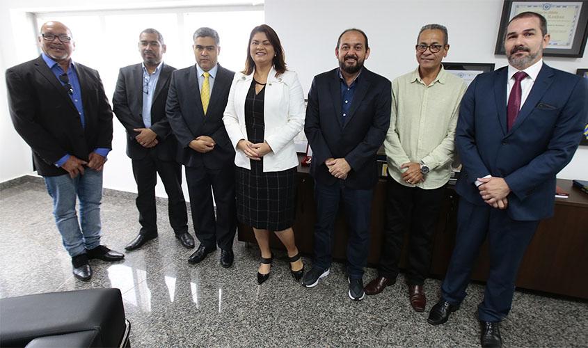 Advogados visitam presidente da Assembleia Legislativa em busca de recursos para regularizar o passivo do TJRO