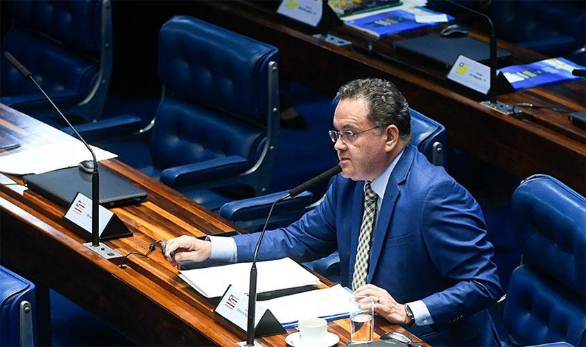 Estabilidade provisória para trabalhadora adotante é aprovada e vai à Câmara  