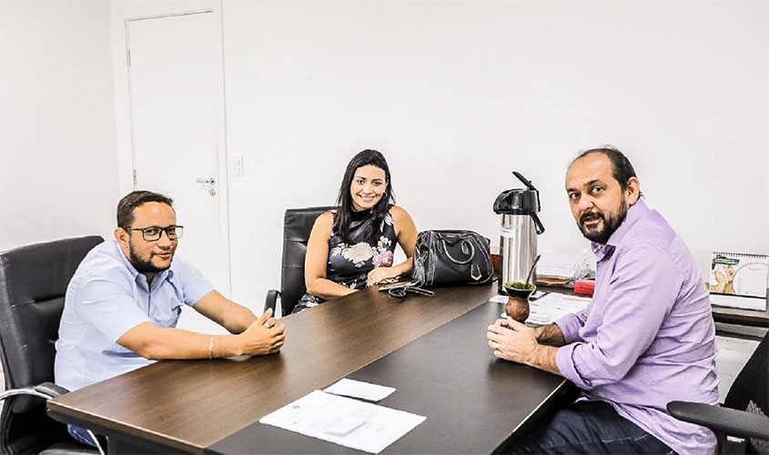 Presidente Laerte Gomes recebe lideranças de Theobroma